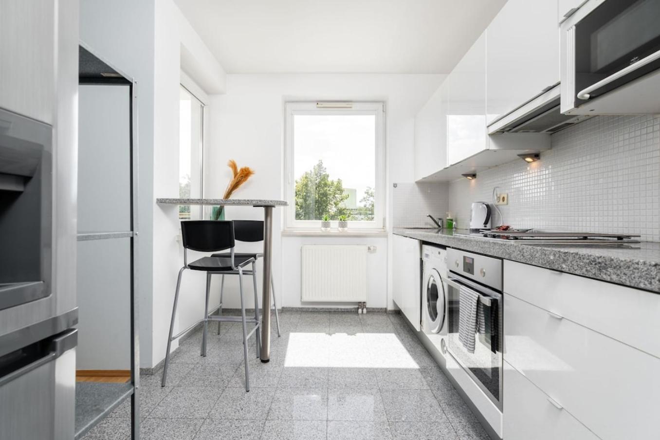 Apartment Nutmeg Wola Warschau